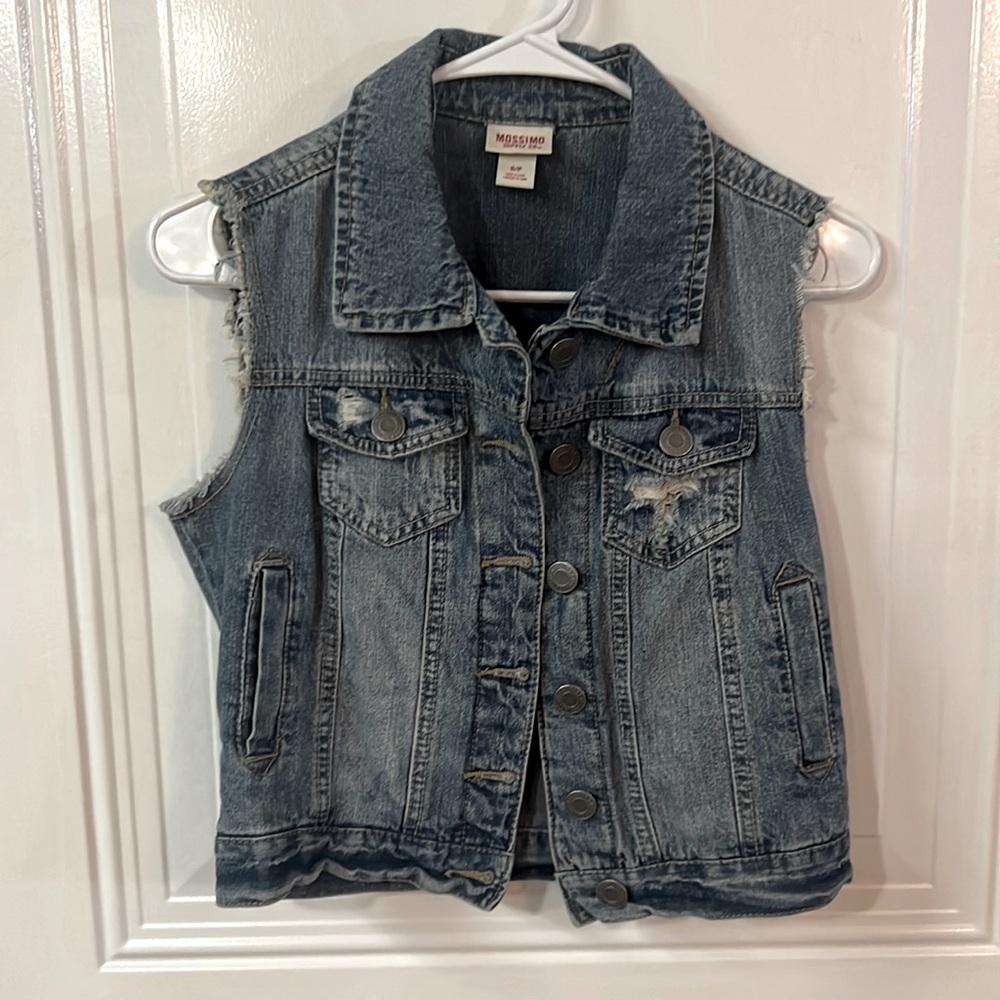 Mossimo Distressed Jean jacket Vest size S.
